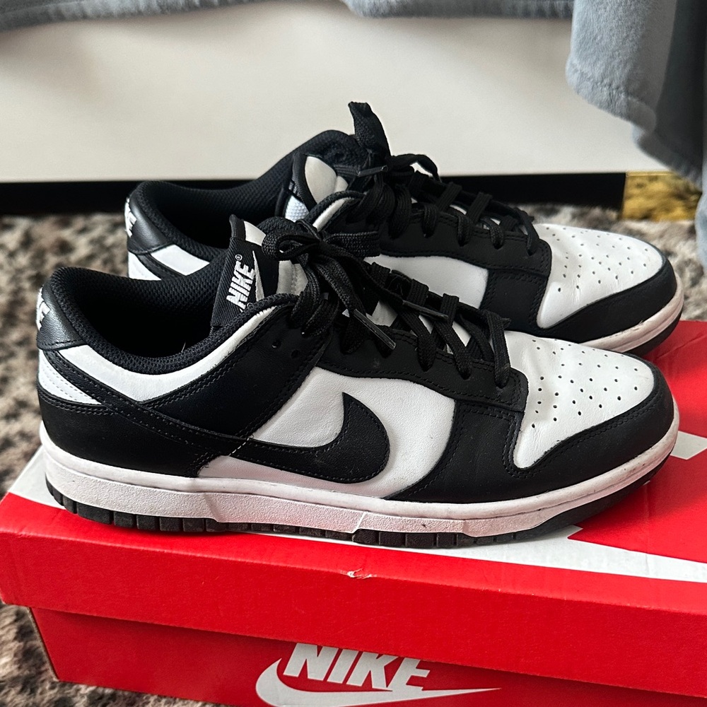 Nike Women's Black and White Sneakers